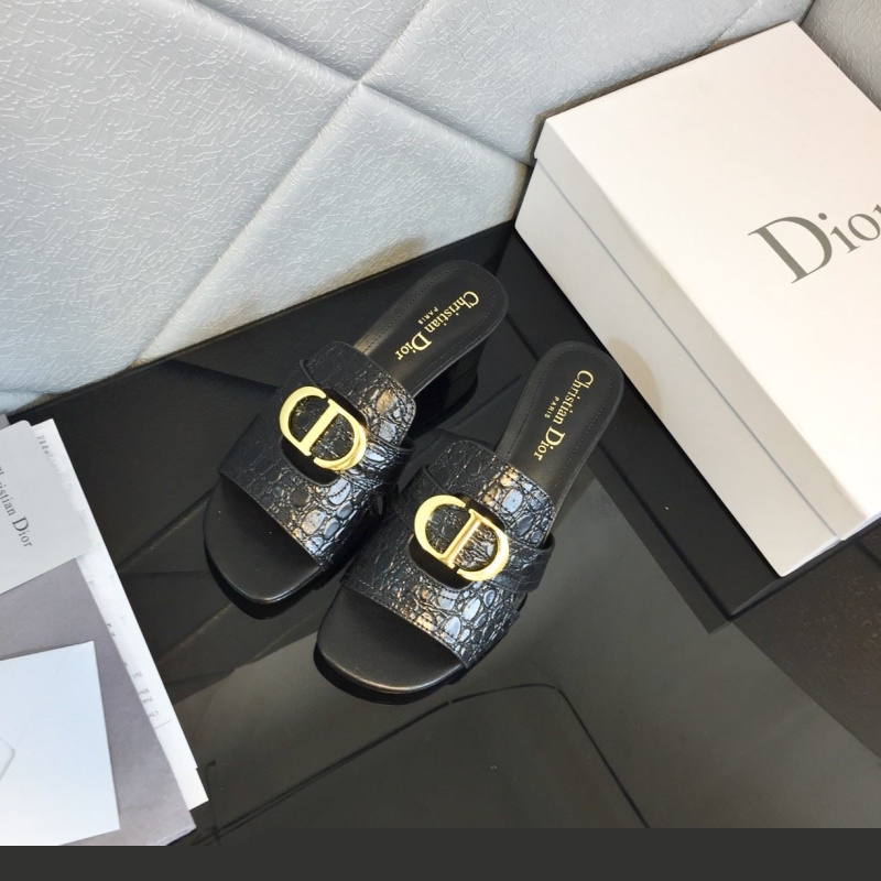 ch**an D*or slippers